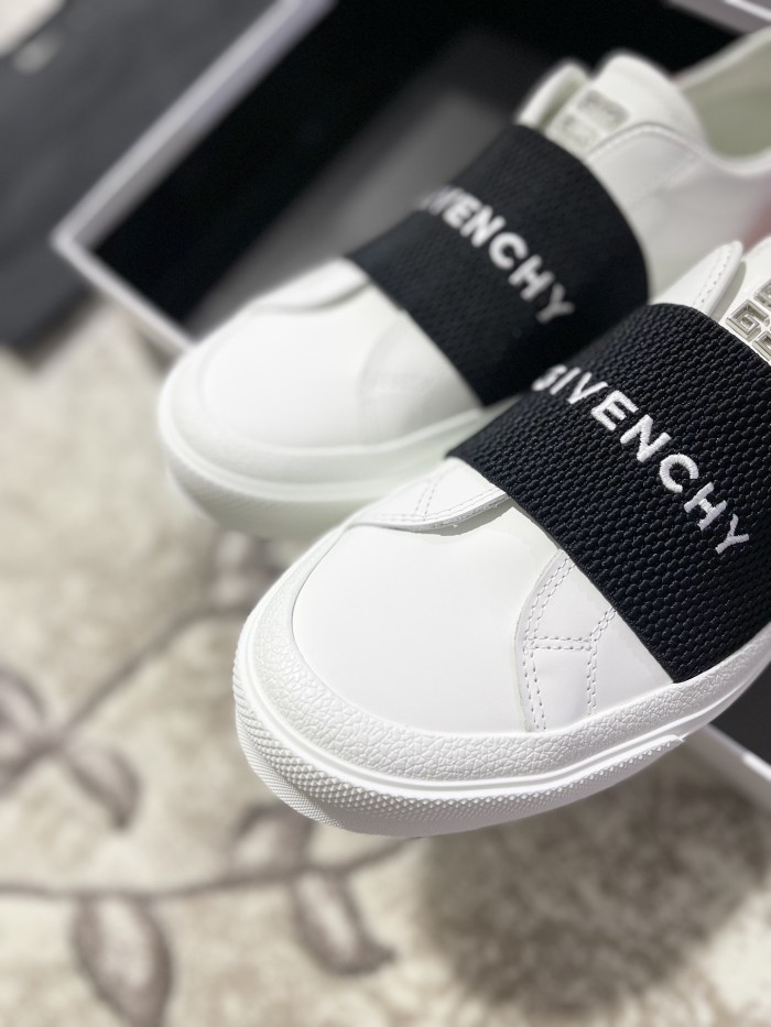 GIVENCHY 002 Casual shoes XM 003 01