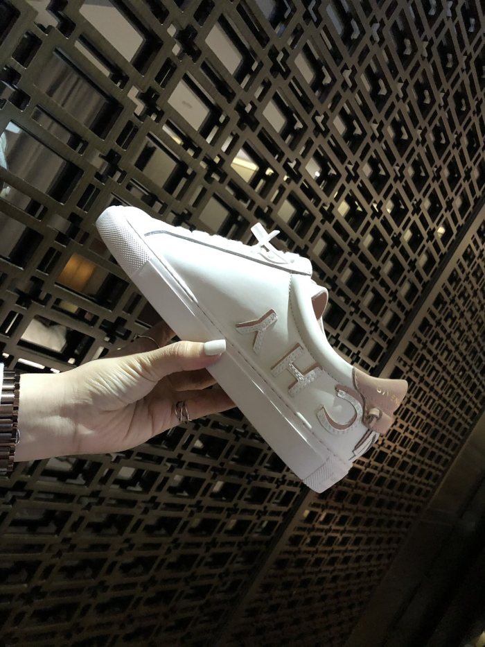 GIVENCHY 009 Casual shoes XM 013
