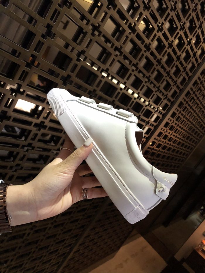 GIVENCHY 011 Casual shoes XM 013
