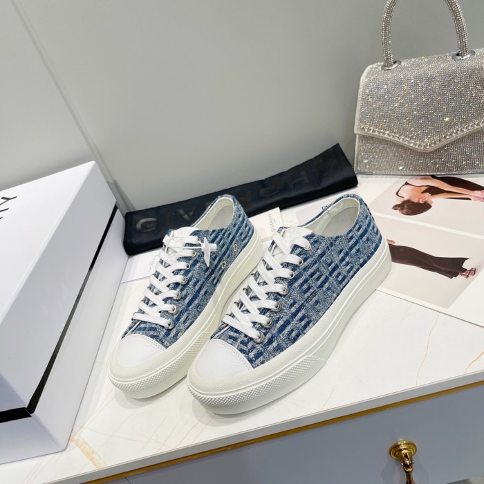 GIVENCHY 006 Casual shoes XM 003