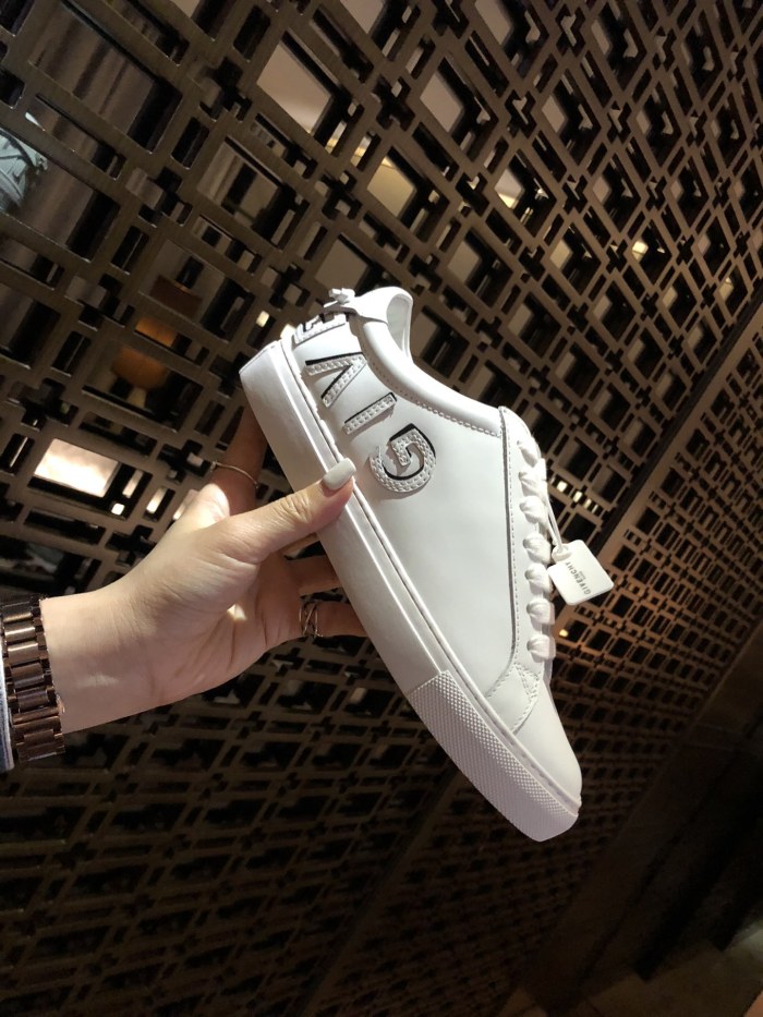 GIVENCHY 009 Casual shoes XM 013