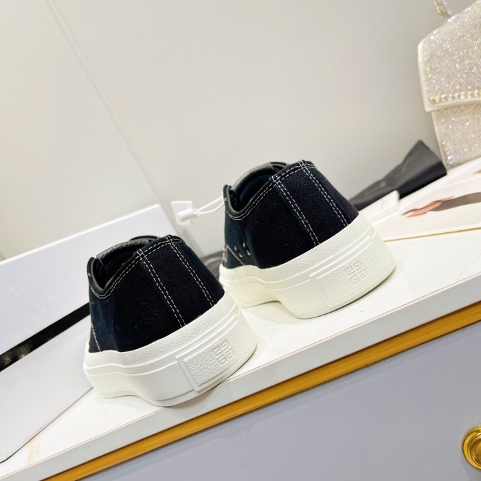 GIVENCHY 006 Casual shoes XM 003
