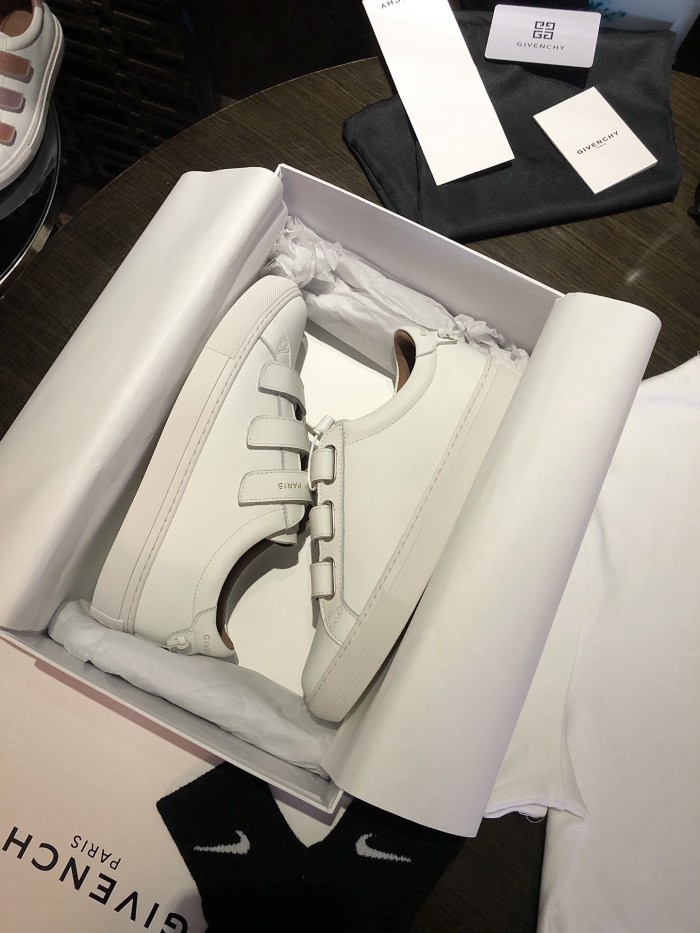 GIVENCHY 011 Casual shoes XM 013