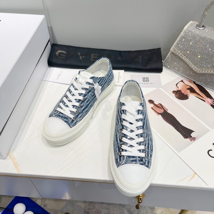 GIVENCHY 006 Casual shoes XM 003