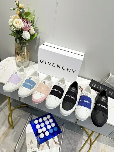 GIVENCHY 002 Casual shoes XM 003 02