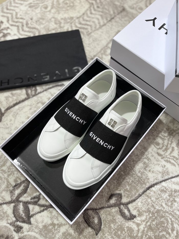 GIVENCHY 002 Casual shoes XM 003 01