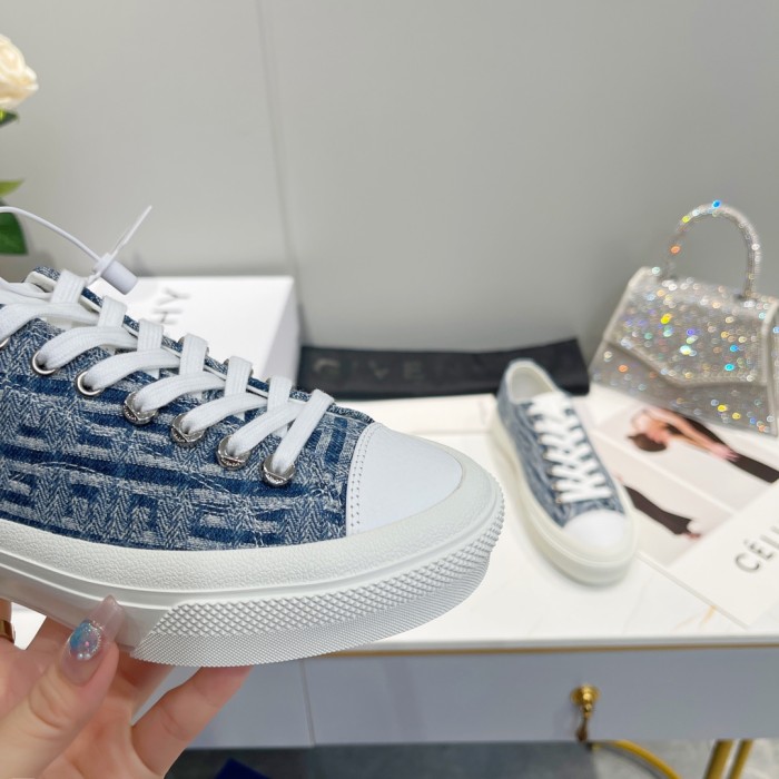 GIVENCHY 006 Casual shoes XM 003