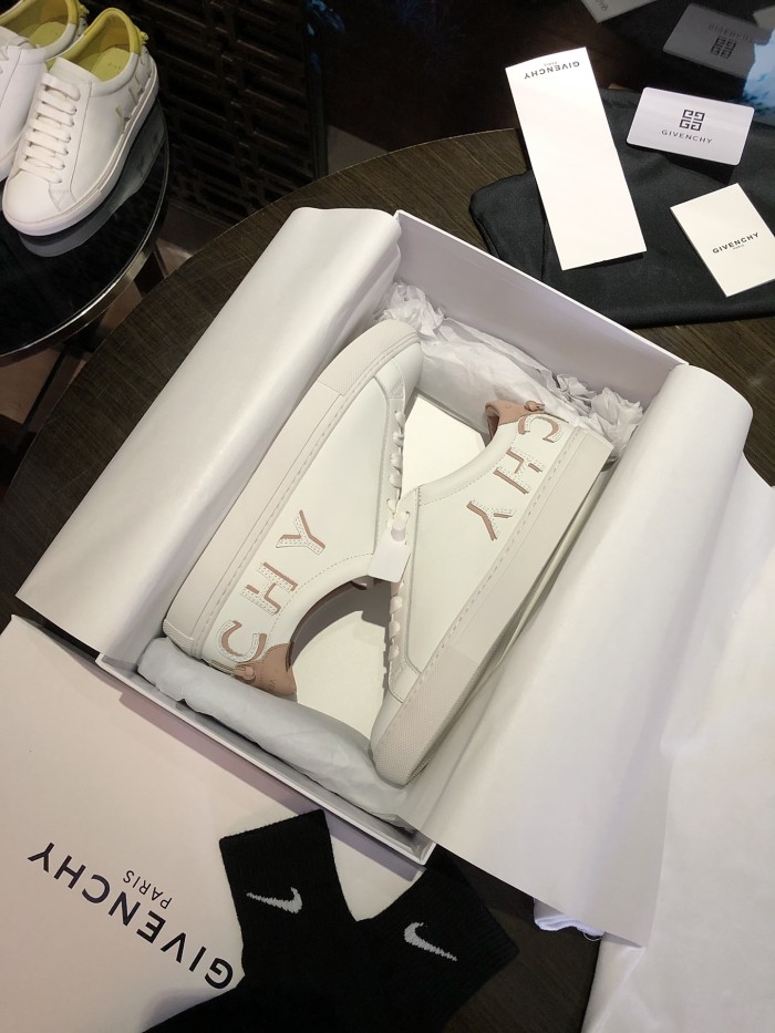 GIVENCHY 009 Casual shoes XM 013