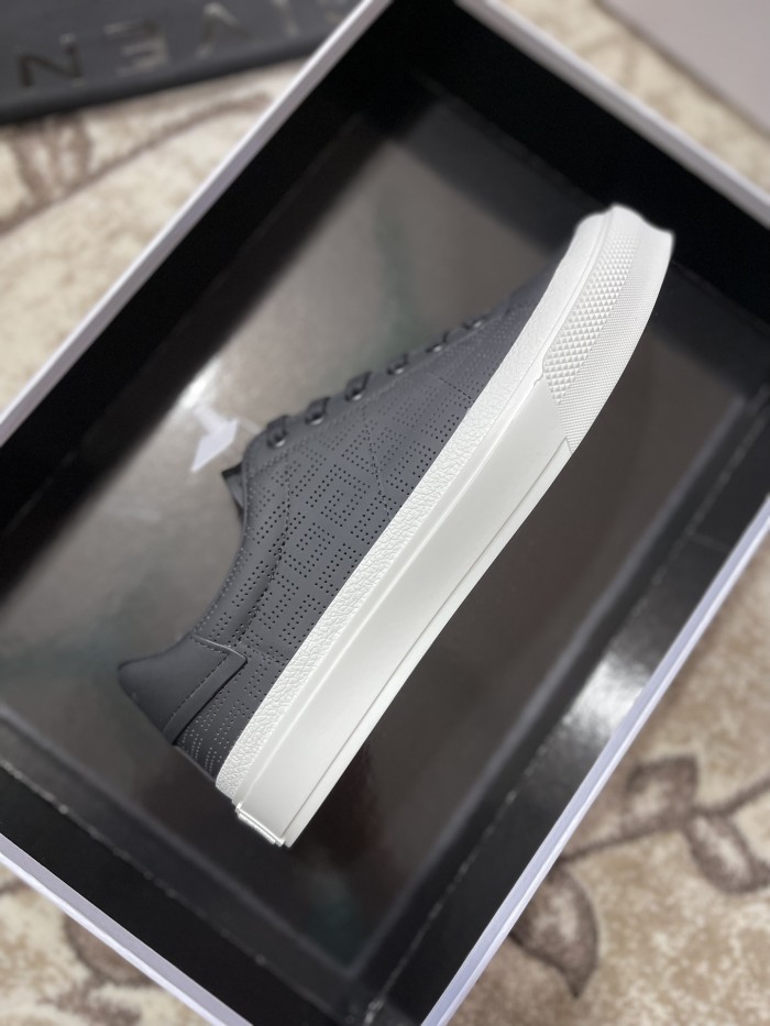 GIVENCHY 003 Casual shoes XM 003