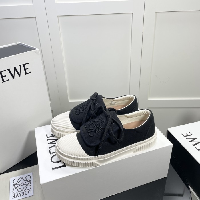 LOEWE 001 Casual shoes XM 032