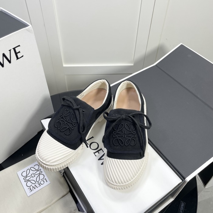 LOEWE 001 Casual shoes XM 032