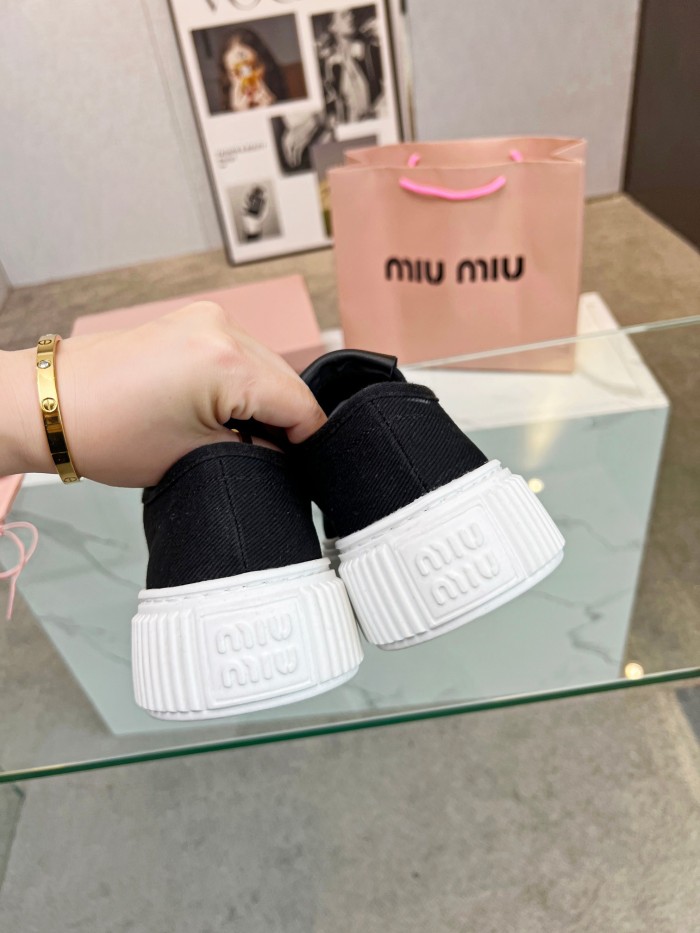 Miu Miu 001 Casual shoes XM 032