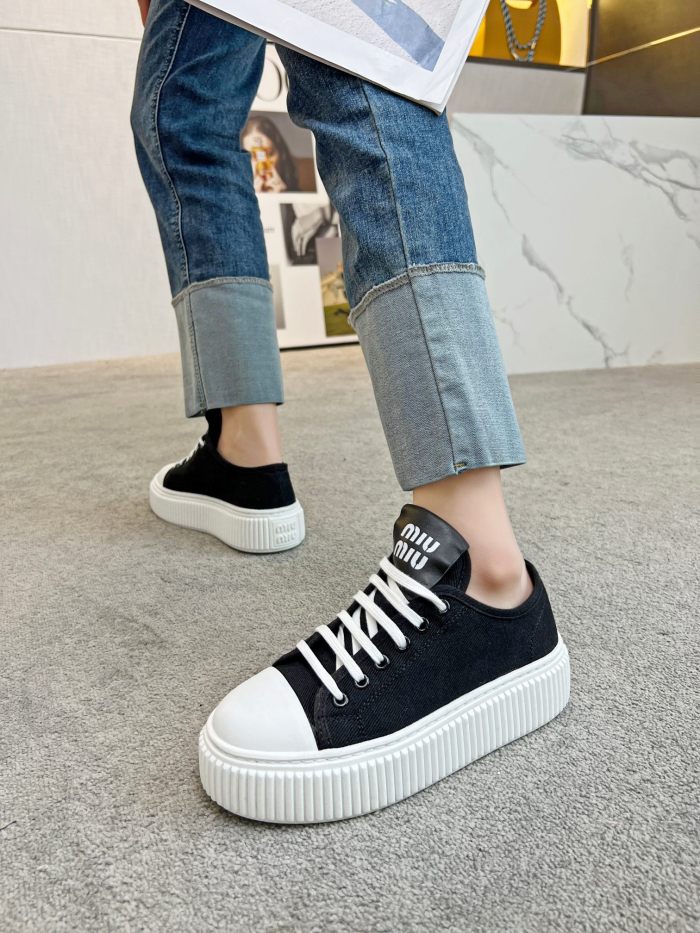 Miu Miu 001 Casual shoes XM 032