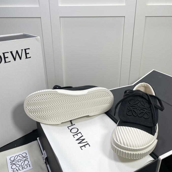 LOEWE 001 Casual shoes XM 032
