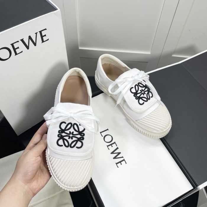 LOEWE 001 Casual shoes XM 032