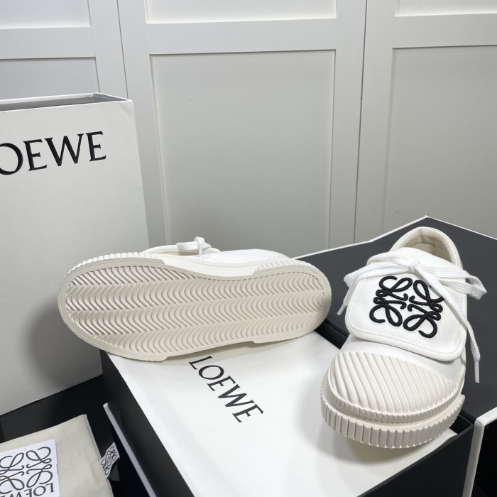 LOEWE 001 Casual shoes XM 032