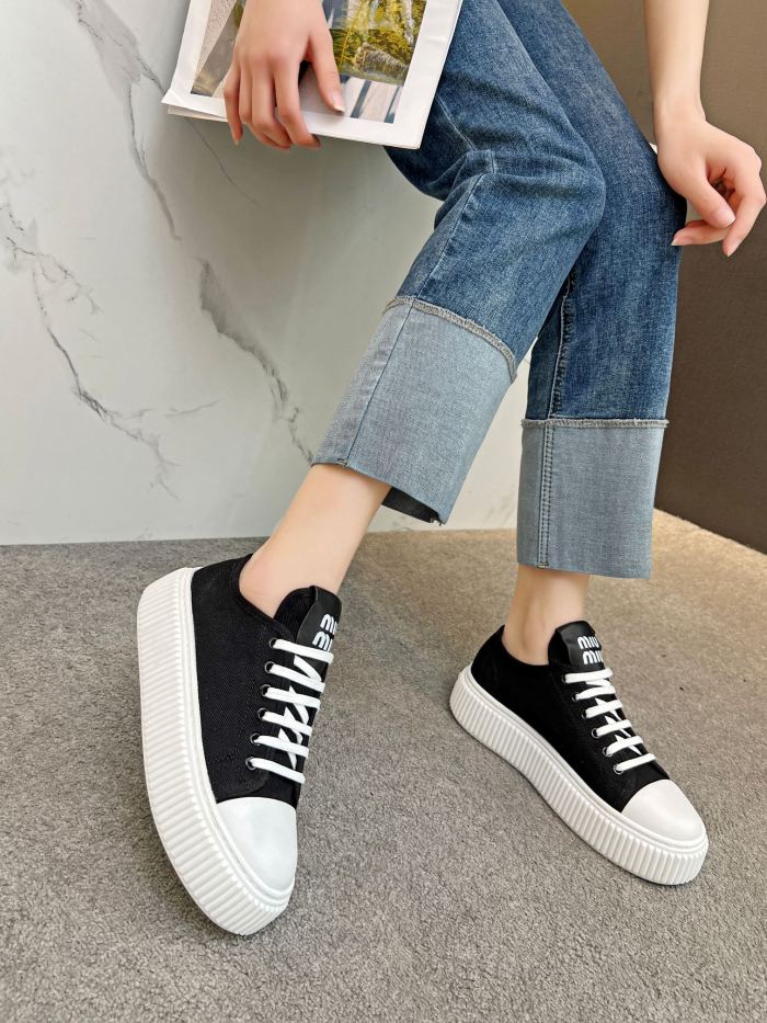 Miu Miu 001 Casual shoes XM 032
