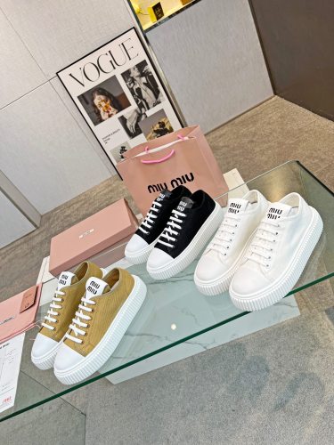Miu Miu 001 Casual shoes XM 032