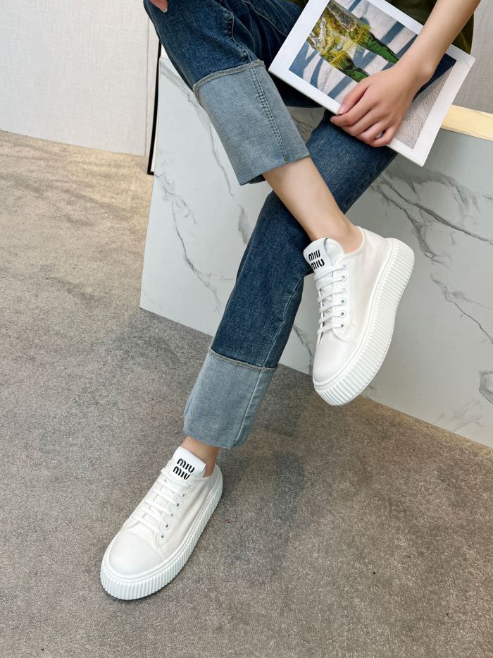 Miu Miu 001 Casual shoes XM 032