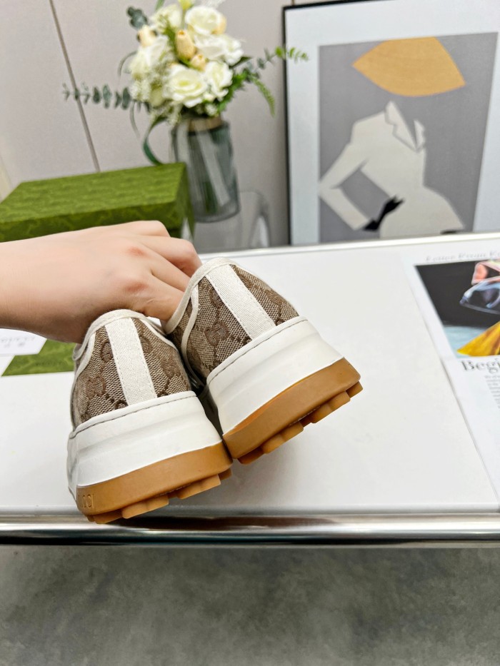 Gucci 008 Casual shoes XM 042