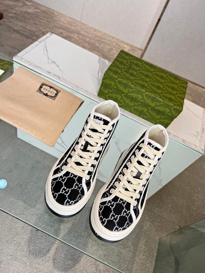 Gucci 008 Casual shoes XM 052