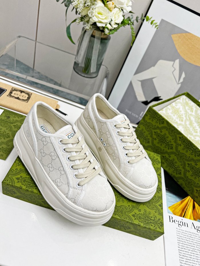 Gucci 008 Casual shoes XM 042