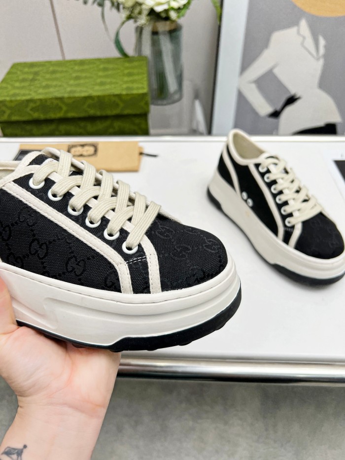 Gucci 008 Casual shoes XM 042