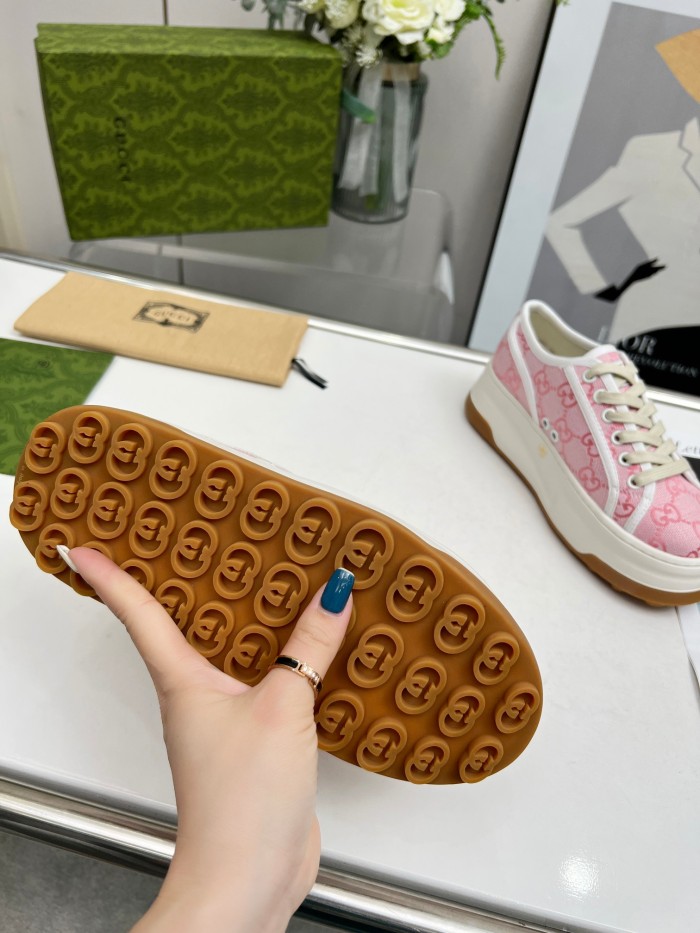 Gucci 008 Casual shoes XM 042