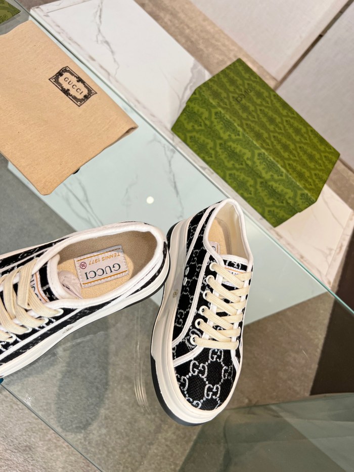 Gucci 008 Casual shoes XM 042