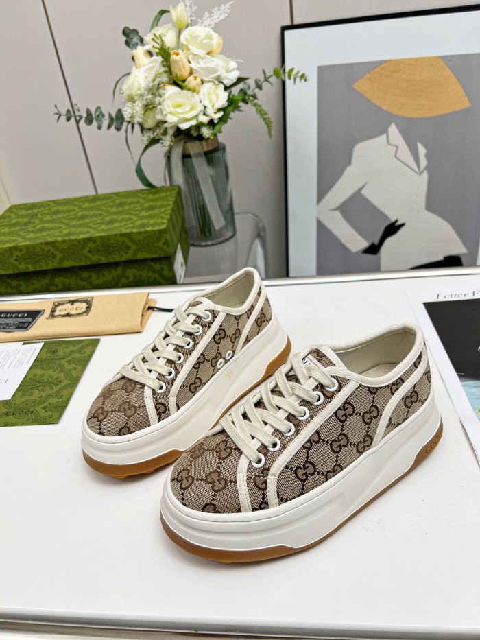 Gucci 008 Casual shoes XM 042