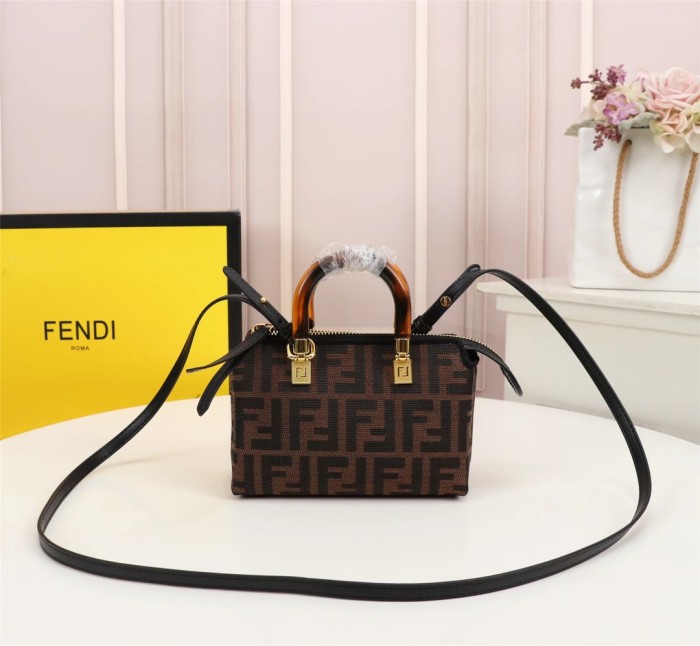 Fendi8839LM051 17cm