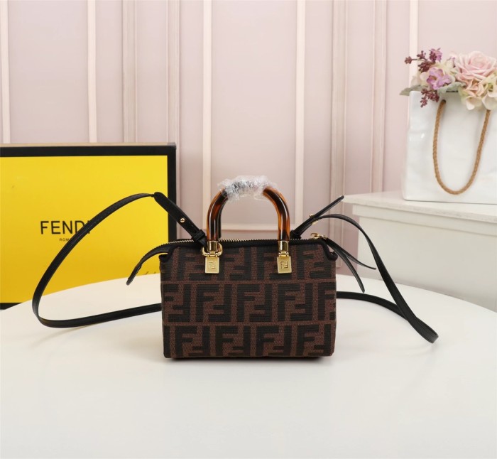 Fendi8839LM051 17cm