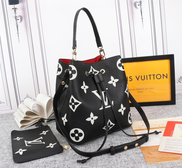 LV45555MQ002 26 x 26 x 17.5 cm