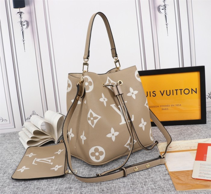LV45555MQ002 26 x 26 x 17.5 cm