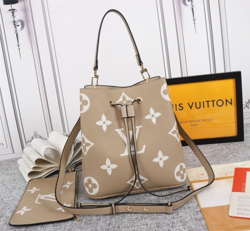 LV45555MQ002 26 x 26 x 17.5 cm
