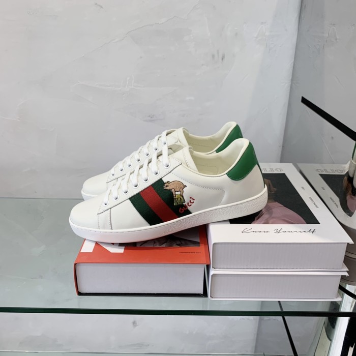 Gucci 010 Casual shoes XM082