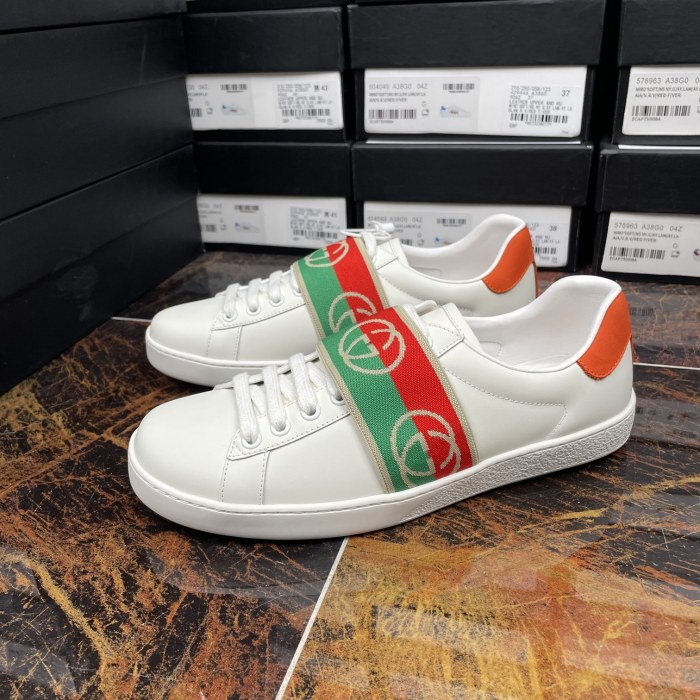 Gucci 011 Casual shoes XM082 01