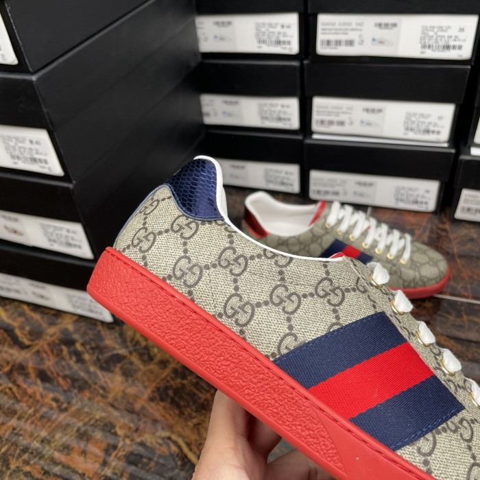 Gucci 011 Casual shoes XM082 02
