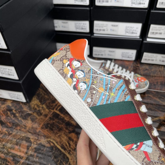 Gucci 011 Casual shoes XM082 02