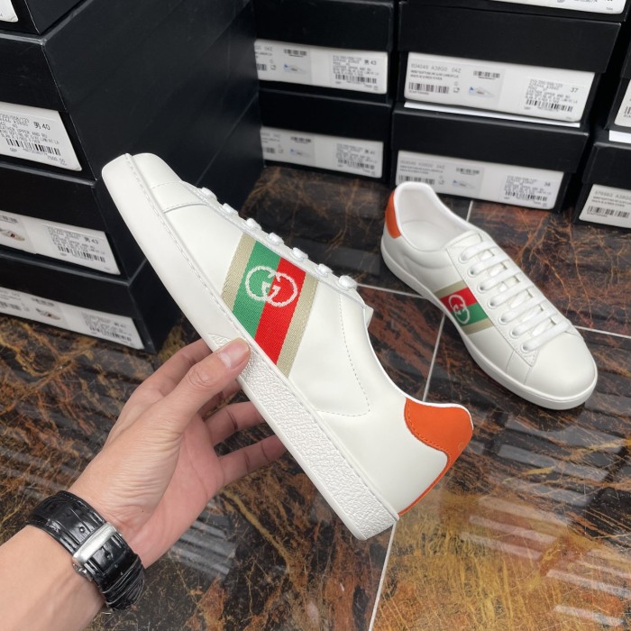 Gucci 011 Casual shoes XM082 01