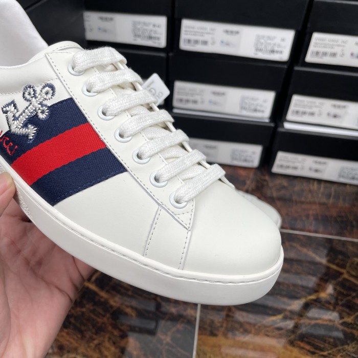 Gucci 011 Casual shoes XM082 01