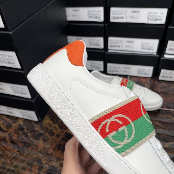 Gucci 011 Casual shoes XM082 01