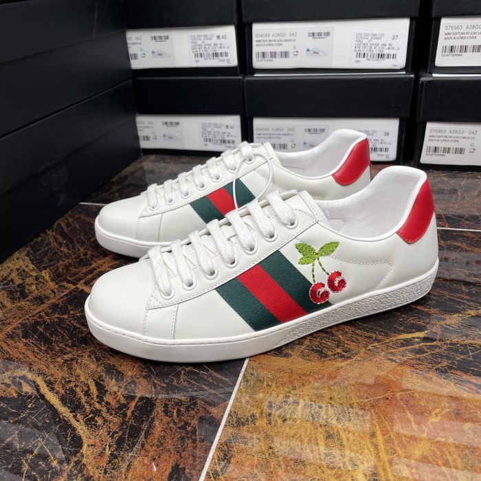 Gucci 011 Casual shoes XM082 01
