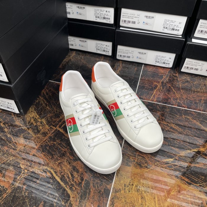 Gucci 011 Casual shoes XM082 01