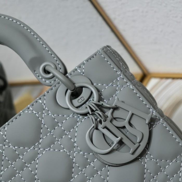 Dior 002 LM061 20cm