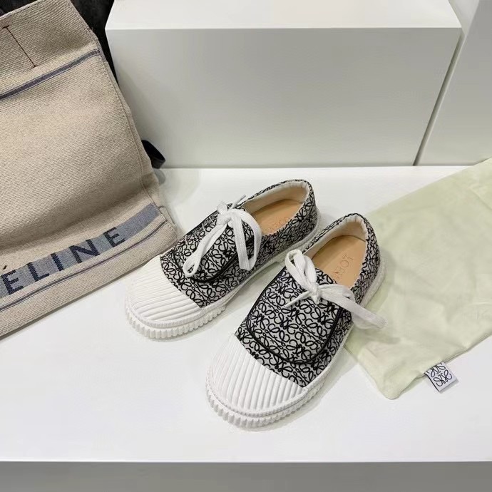 LOEWE 003 Casual shoes XM022