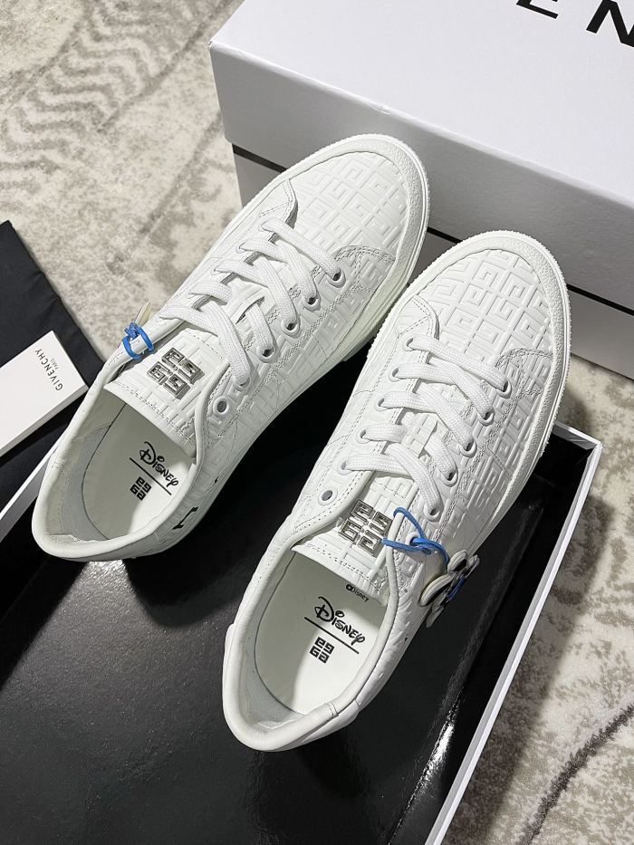 GIVENCHY 012 Casual shoes XM033