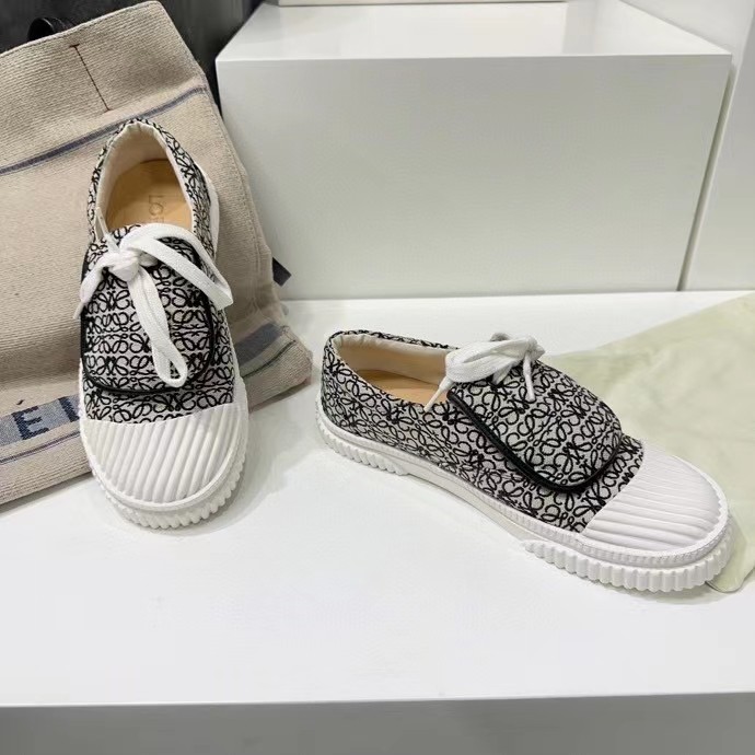 LOEWE 003 Casual shoes XM022