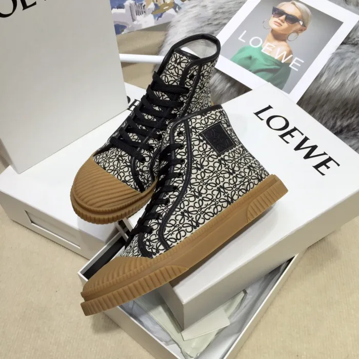 LOEWE 004 Casual shoes XM042