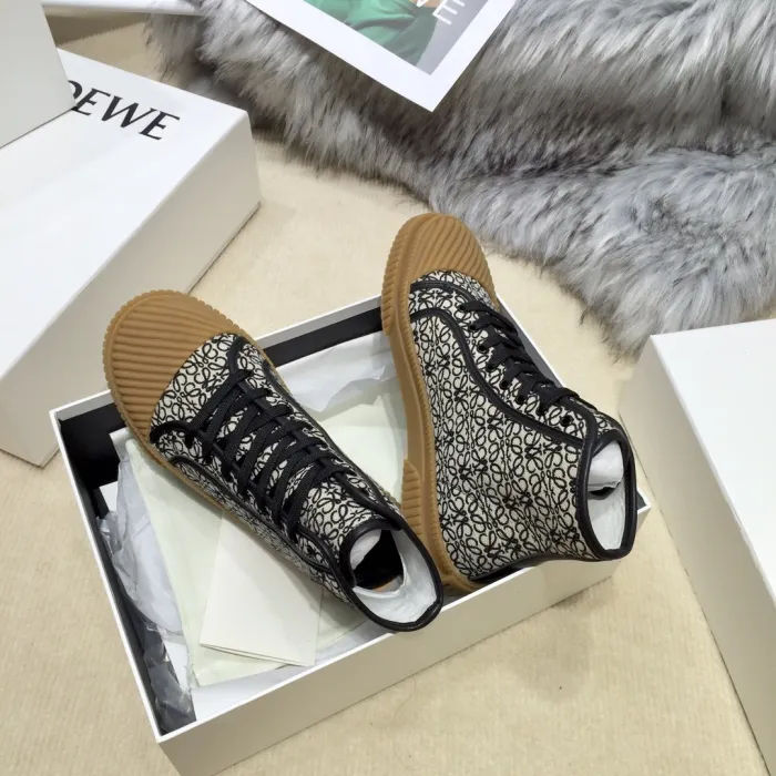 LOEWE 004 Casual shoes XM042
